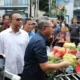 Kunjungan Menteri Perdagangan ke Pasar Inpres Kalianda Keributan Terjadi saat Warga Berebut Belanjaan Zulkifli Hasan