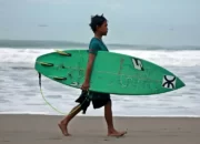 Melahirkan Atlet Unggul: Sekolah di Pesisir Barat Menyambut Ekstrakurikuler Surfing