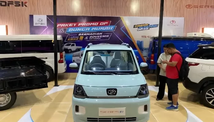 Melihat Lebih Dekat Mobil Listrik Seres E1 Di Jakarta Fair 2023