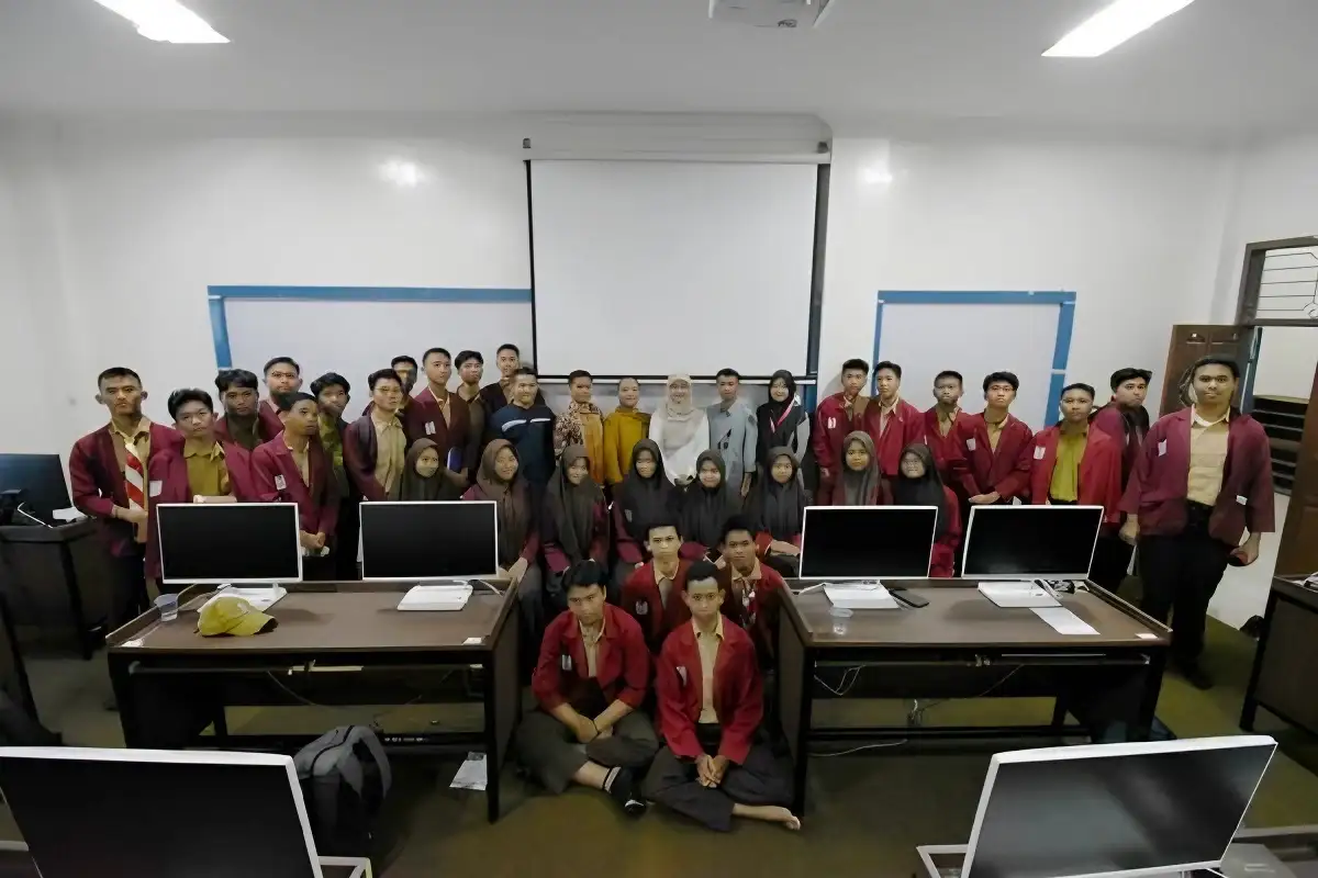 Mengenal Django Platform Web yang Diperkenalkan oleh Dosen Prodi Teknik Informatika Darmajaya kepada Pelajar SMK Telkom Lampung