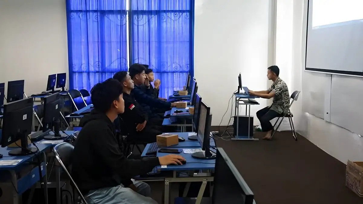 Pelatihan Laboratorium IIB Darmajaya Diikuti oleh Puluhan Pelajar SMAK dari Provinsi Lampung