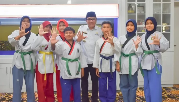 Bertenaga! Wali Kota Metro Dukung Tujuh Atlet Taekwondo Menuju Kejurnas Kemenpora RI di Banten