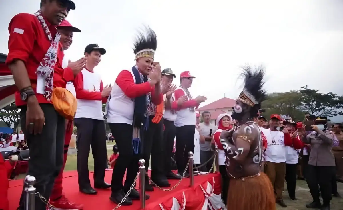 Bupati Lampung Selatan Membuka Lepas Parade Kontingen Jumbara Festival Penuh Warna Budaya dan Pendidikan