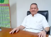 Dr. Achmad Farich, Rektor Universitas Malahayati, Mengucapkan Selamat kepada Prof. Sarono atas Pengukuhan sebagai Guru Besar Polinela