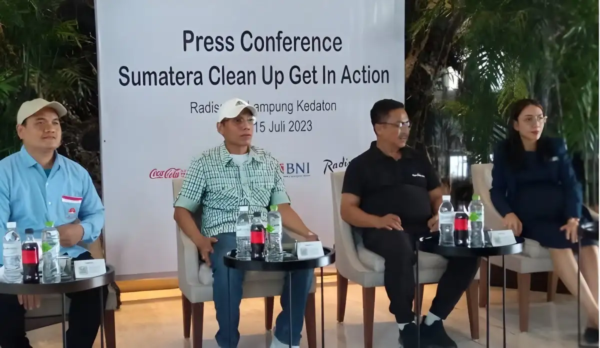Ekspedisi Sumatera Clean Up Bersama Coca-Cola dan Hotel Radisson, PWI Lampung Galang Gerakan Kumpulkan Sampah Pantai