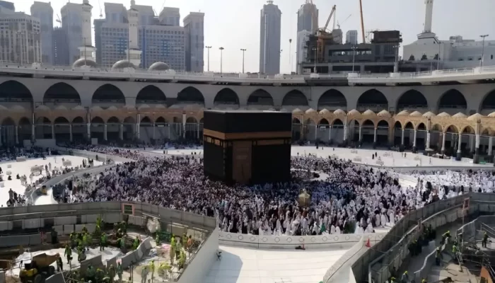 Ini Alasan Mengapa Jemaah Haji Dilarang Membawa Air Zamzam