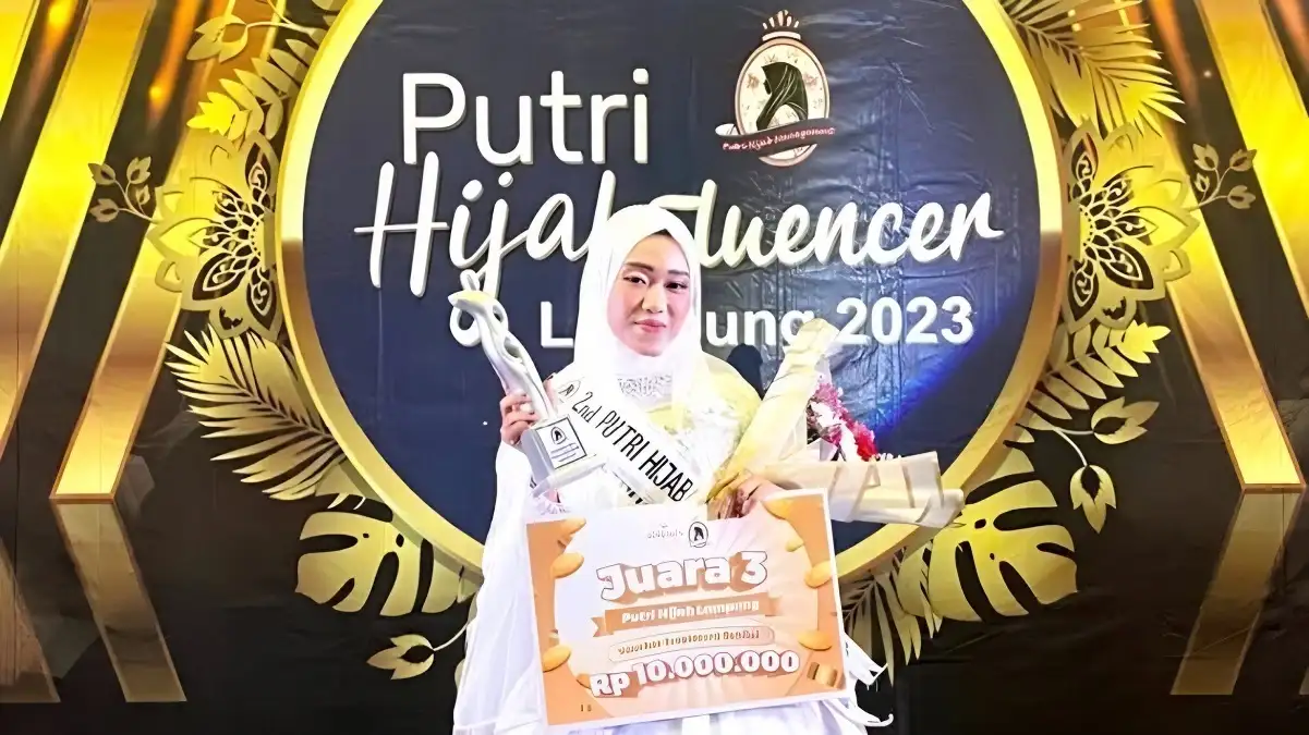 Mahasiswi Unila, Alisha Andayani, Memenangkan Gelar Putri Hijab Fluencer Lampung 2023