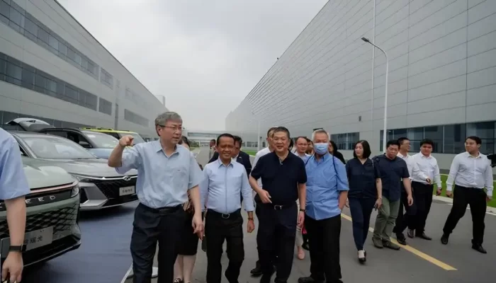 Menteri Investasi Kunjungi Pabrik Chery Di Wuhu