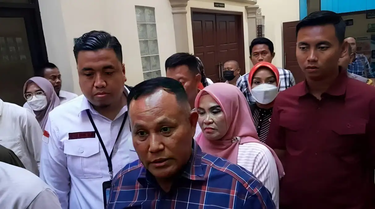Skandal Tipu Gelap Proyek Jalan Rp2,6 Miliar Bupati Lampung Selatan dan Istri Dijadikan Saksi dalam Sidang Terdakwa Akbar