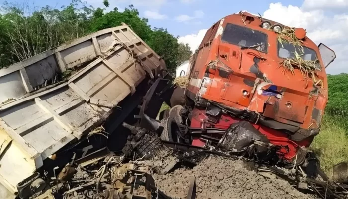 Tragedi Tabrakan Mematikan: Kereta Api dan Truk Tebu Bersenggolan di Blambangan Pagar, Lampung Utara