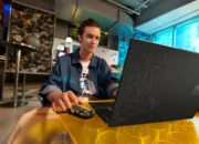 Asus perkenalkan laptop hypebeast, hasil kolaborasi dengan A Bathing Ape
