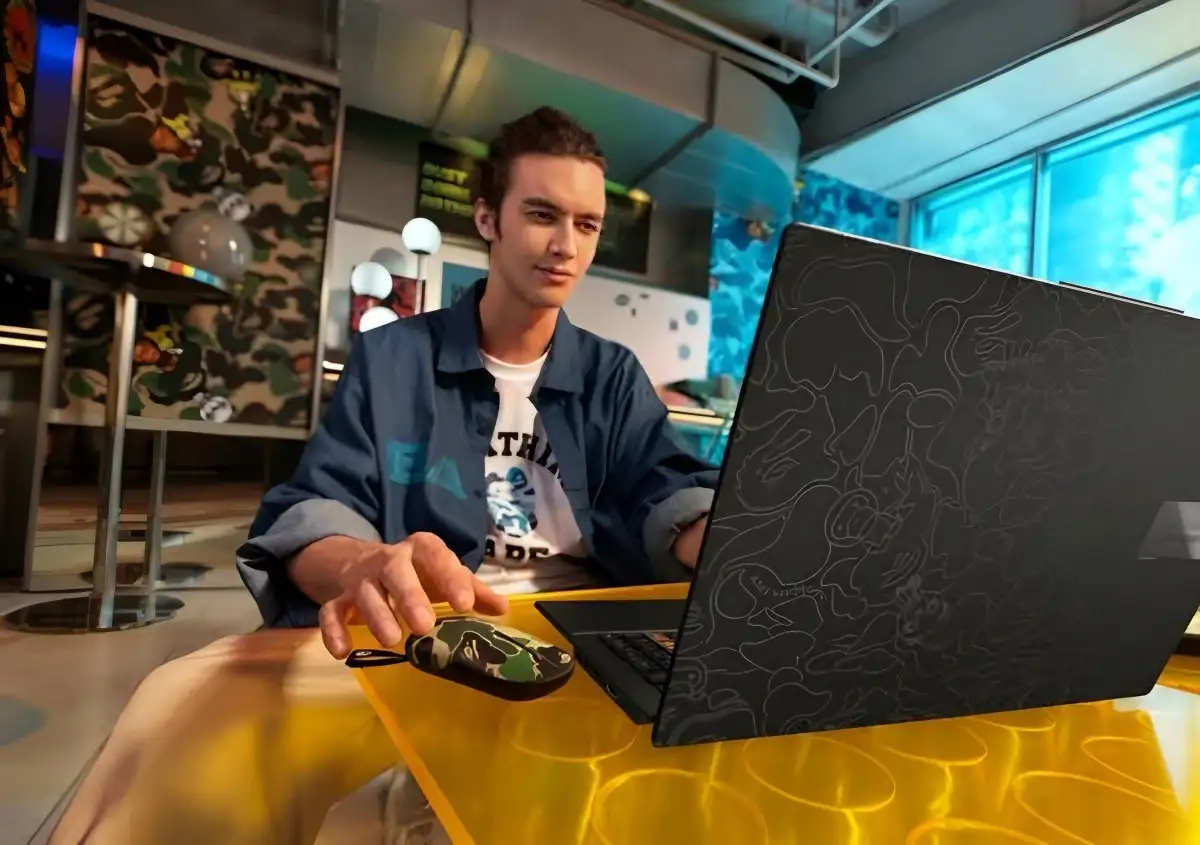 Asus perkenalkan laptop hypebeast, hasil kolaborasi dengan A Bathing Ape