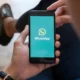 Cara mengirim pesan video langsung di obrolan WhatsApp
