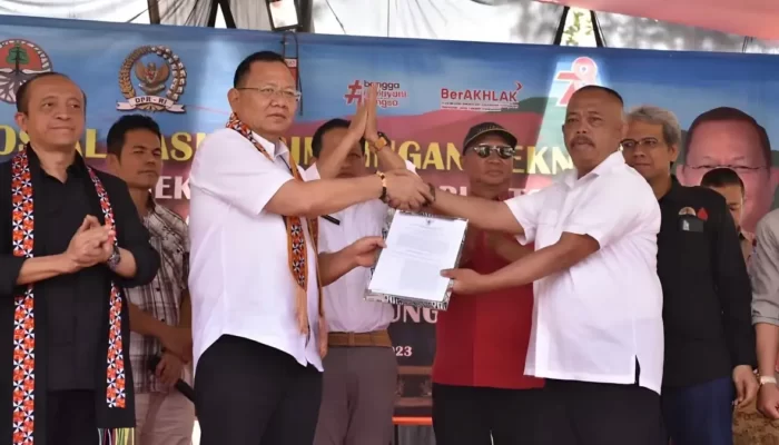 Setelah 70 Tahun Menantikan, Warga Sukapura Lampung Barat Akhirnya Meraih Surat Pelepasan Register 45 dari Pemerintah