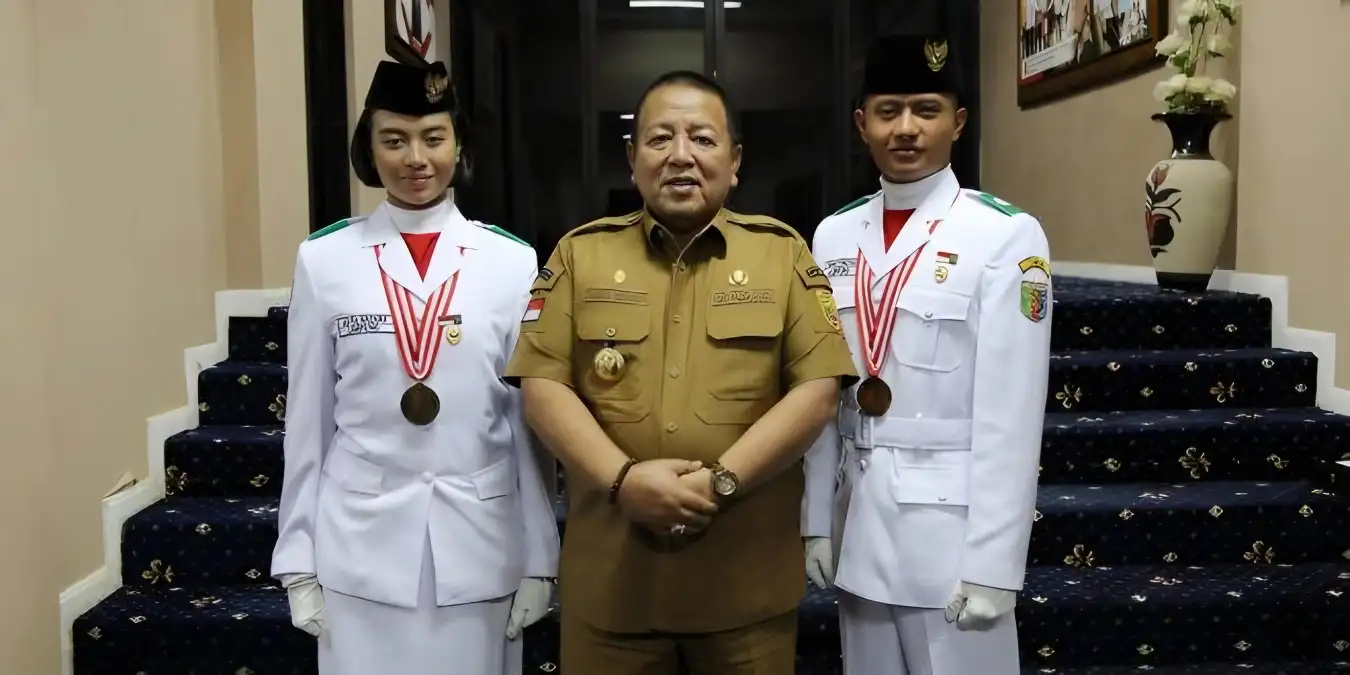 Gubernur Arinal Ucapkan Selamat kepada Anggita Nazara dan Frans Siallagan Paskibraka Lampung