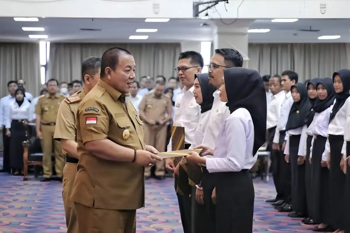 Gubernur Lampung Serahkan 431 SK PPPK Fungsional Guru dan Teknis Periode 2022
