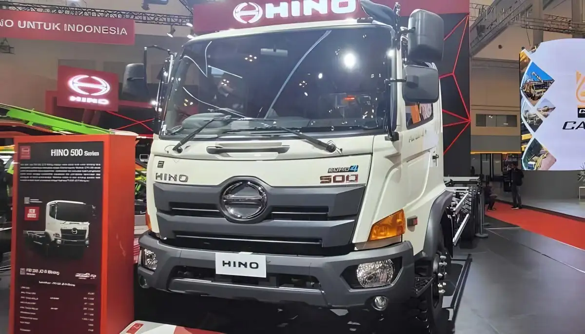 Hino Hadirkan 2 Produk Baru; Truk Pakai Rem Canggih Dan Bus Transmisi Matik