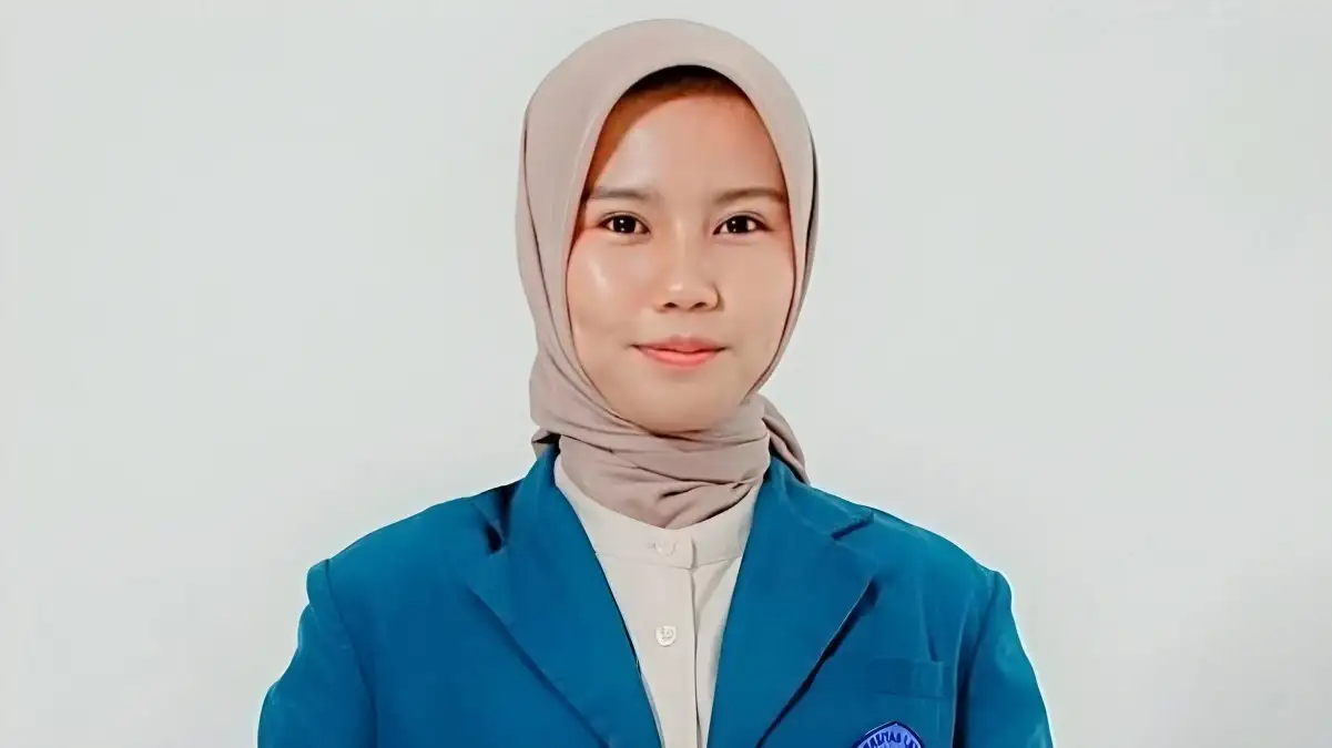 Mahasiswi Akuntansi Unila Fania Juarai Lomba Poster Pekan Lustitia VIII di Universitas Udayana Bali