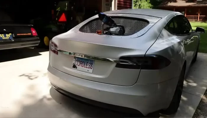 Malas Cas Mobil Listrik, Tesla Model S Ini Disematkan Mesin Diesel Turbo