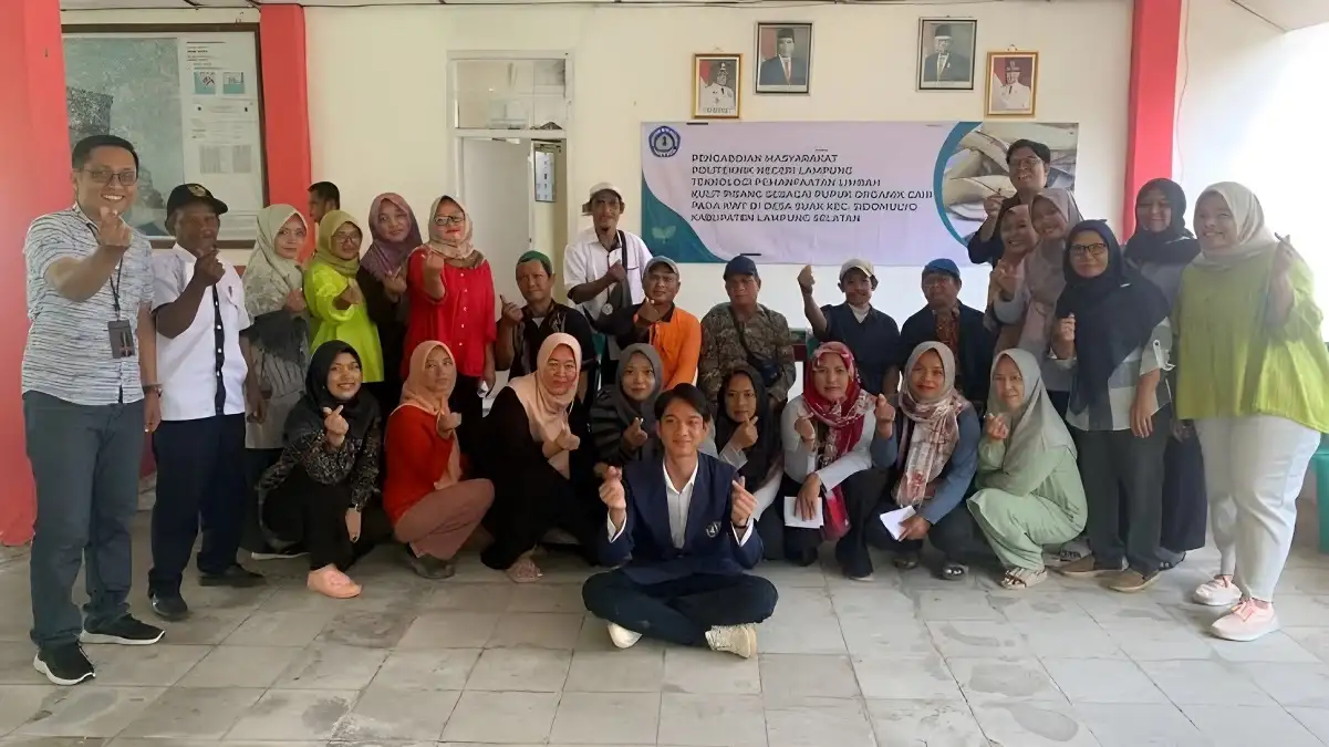 PKM Dosen Politeknik Negeri Lampung, Pemanfaatan Kulit Pisang Menjadi POC, di Desa Suak, Lampung Selatan