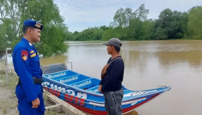 Menyusun Keamanan: Patroli Binmas Air – Penggemar Speed Boat di Rawajitu Timur Tulang Bawang Didorong untuk Mengedepankan Keselamatan