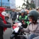 Sambut HUT RI ke 78, Wali Kota Bandar Lampung Bagikan Ribuan Bendera Merah Putih ke Masyarakat