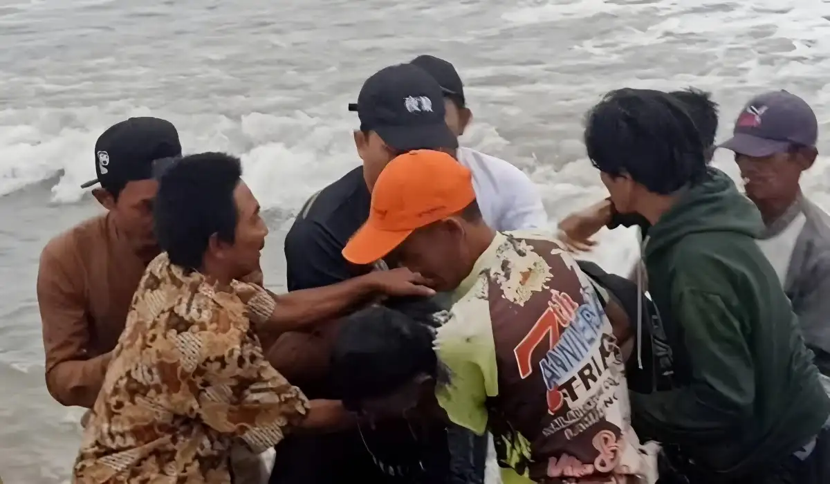 Terseret Ombak Pantai Keramat Suak Sidomulyo Lampung Selatan, Santri dan Guru Ponpes Mambaul Hikam Meninggal