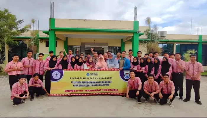 Mahasiswa Universitas Teknokrat Indonesia Berprestasi: Menggelar PKM Inspiratif di SMK Negeri 7 Bandar Lampung