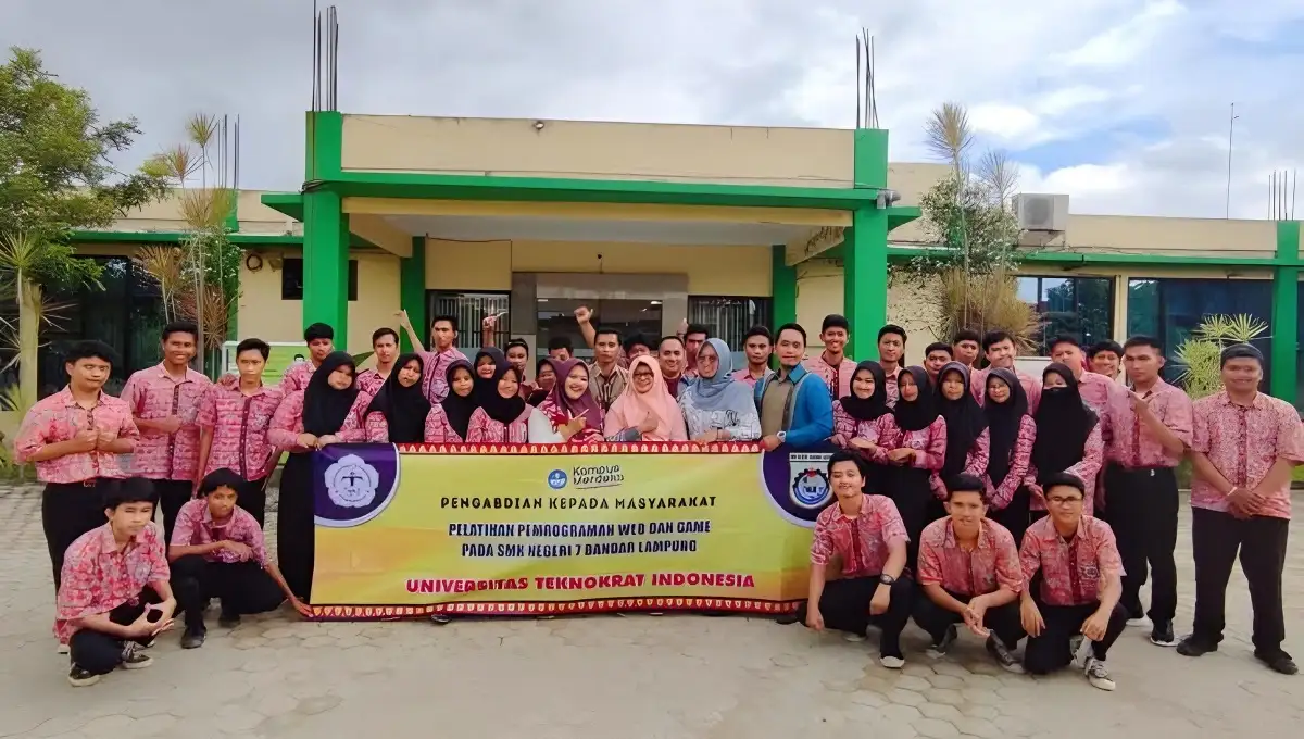 Universitas Teknokrat Indonesia Gelar PKM di Sekolah Binaan di SMK Negeri 7 Bandar Lampung