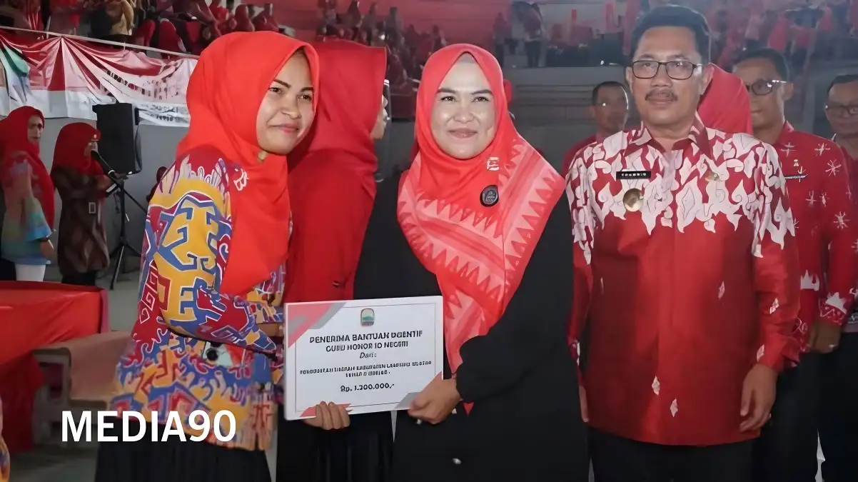 Anggaran Rp5 Miliar, Pemkab Salurkan Insentif ke 4.986 Guru Honorer di Lampung Selatan