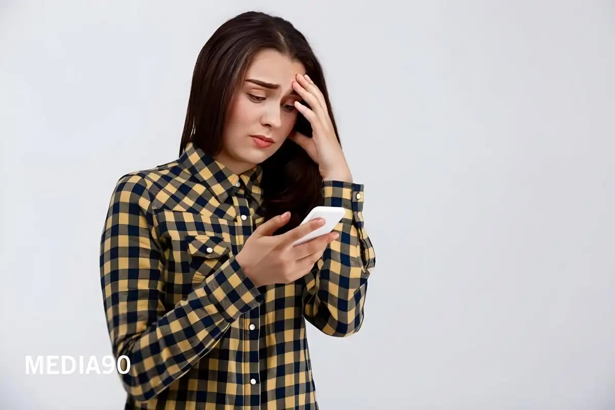 Ini 5 Tips mengurangi serangan migrain akibat terlalu lama menggunakan ponsel