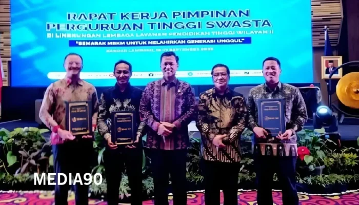 Universitas Teknokrat Indonesia Meraih Prestasi Gemilang dengan Tiga Penghargaan dari LLDikti Wilayah II
