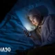 Cara mengatasi bahaya radiasi smartphone saat kamu tertidur