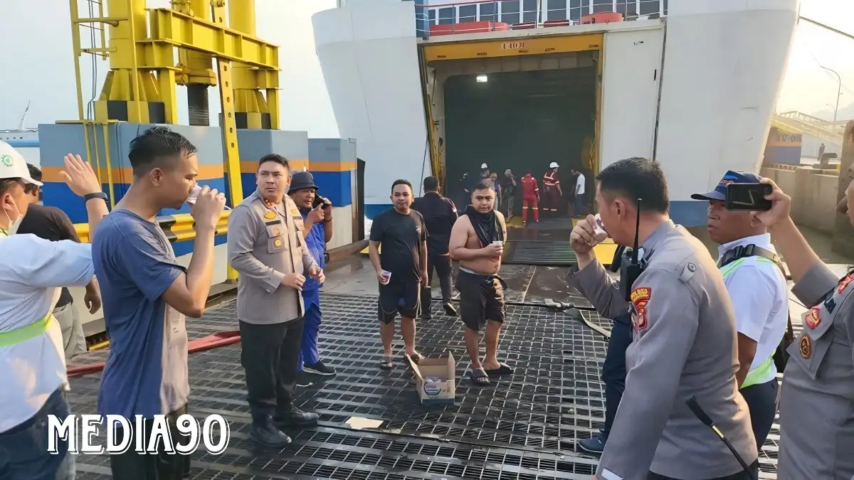 Truk Paket J&T Diduga Penyebab Kebakaran Kapal Ferry Tranship 1 di Pelabuhan Bakauheni