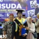 Anak Lulusan Terbaik Fakultas, Orangtua Wisudawan IIB Darmajaya Menangis Haru