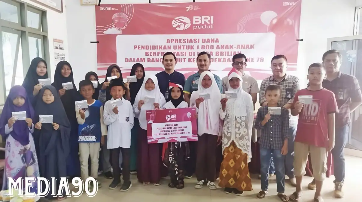BRI Regional Office Bandar Lampung Beri Beasiswa untuk Anak Berprestasi di Desa BRILiaN Lampung dan Bengkulu