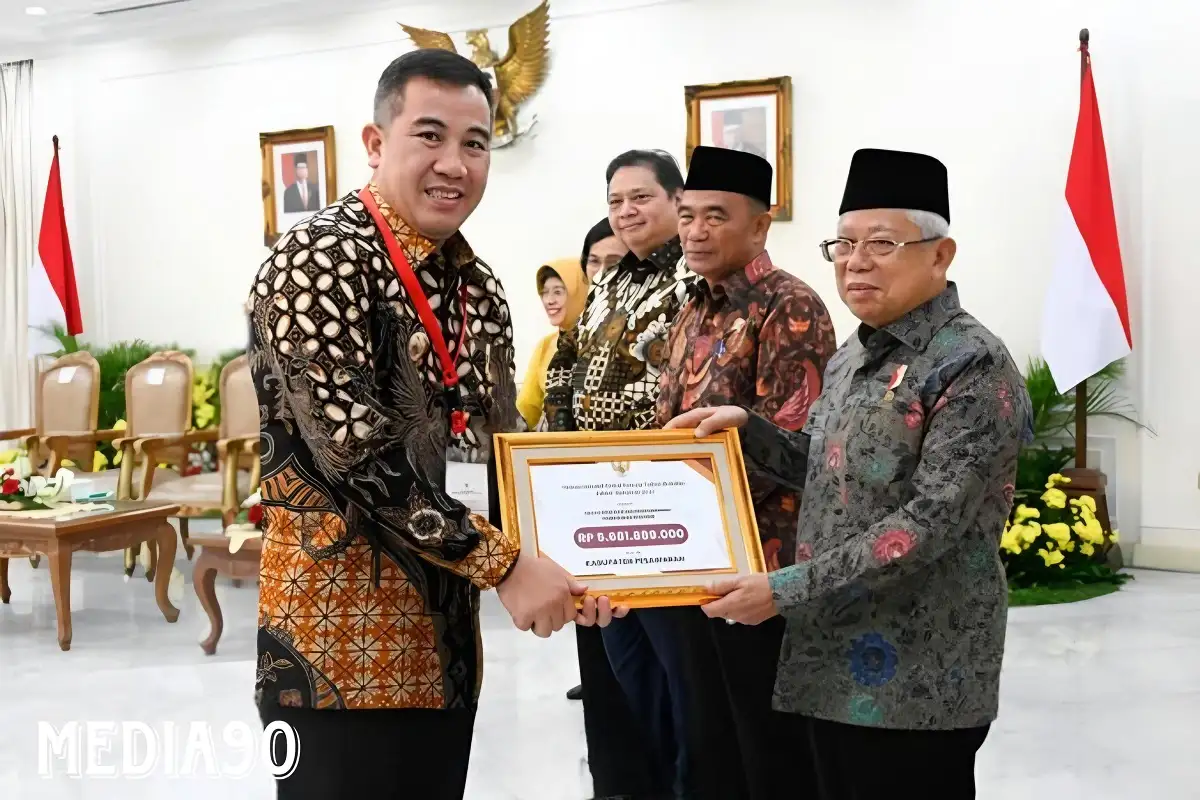 Bupati Pesawaran Terima Penghargaan Insentif Fiskal Tahun 2023