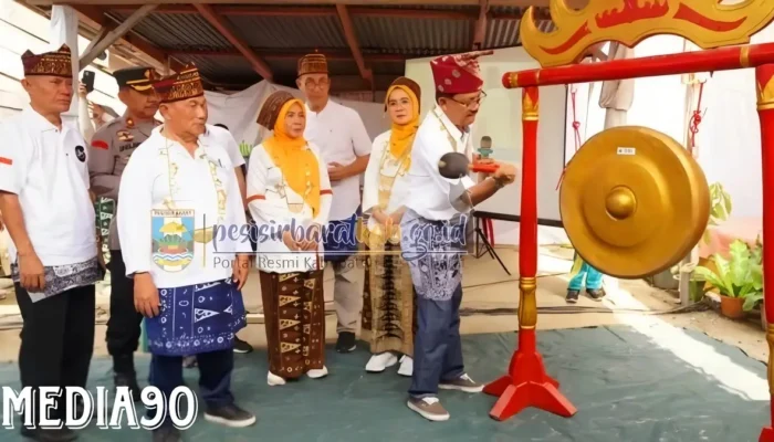 Bupati Pesisir Barat Agus Istiqlal Meriahkan Pekan Fest Goes to Lemong 2023 di Pasar Malesom