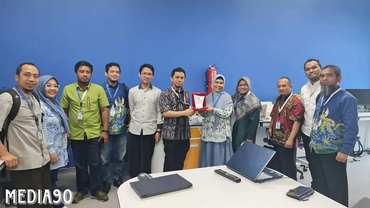 Dosen dan Teknisi Prodi Teknologi Rekayasa Internet Polinela Kunjungi BRIN Bandung