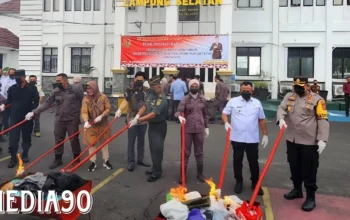 Kejari Lampung Selatan Musnahkan 15 Kg Ganja, Alat Judi, Hingga Pistol Hasil Perkara Juni-November 2023