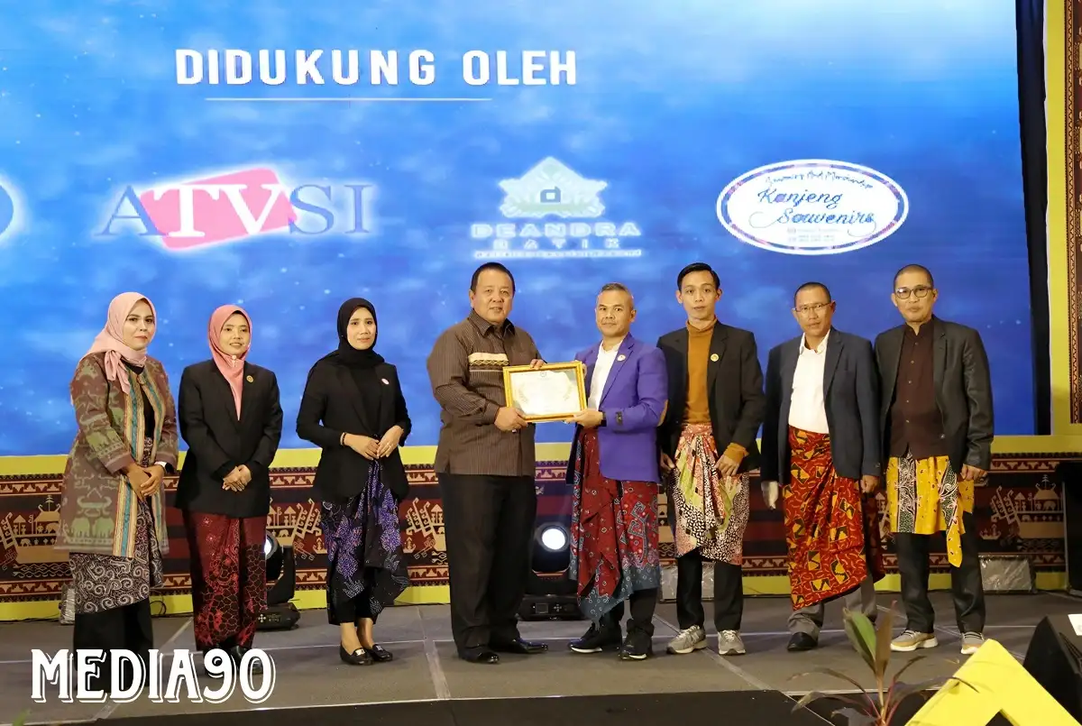 Kepedulian terhadap Penyiaran di Lampung, Gubernur Arinal Raih Anugerah KPID Lampung Award 2023
