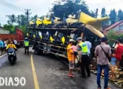 Kecelakaan Hebat: Bentrok Dua Truk Fuso di Pekon Sanggi Tanggamus, Sopir Dibawa ke RS Batin Mangunang