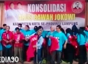 Bergeser Arah Politik: Kader dan Pendukung PDIP Lampung Memilih Dukung Prabowo-Gibran dengan Aksi Buka Seragam