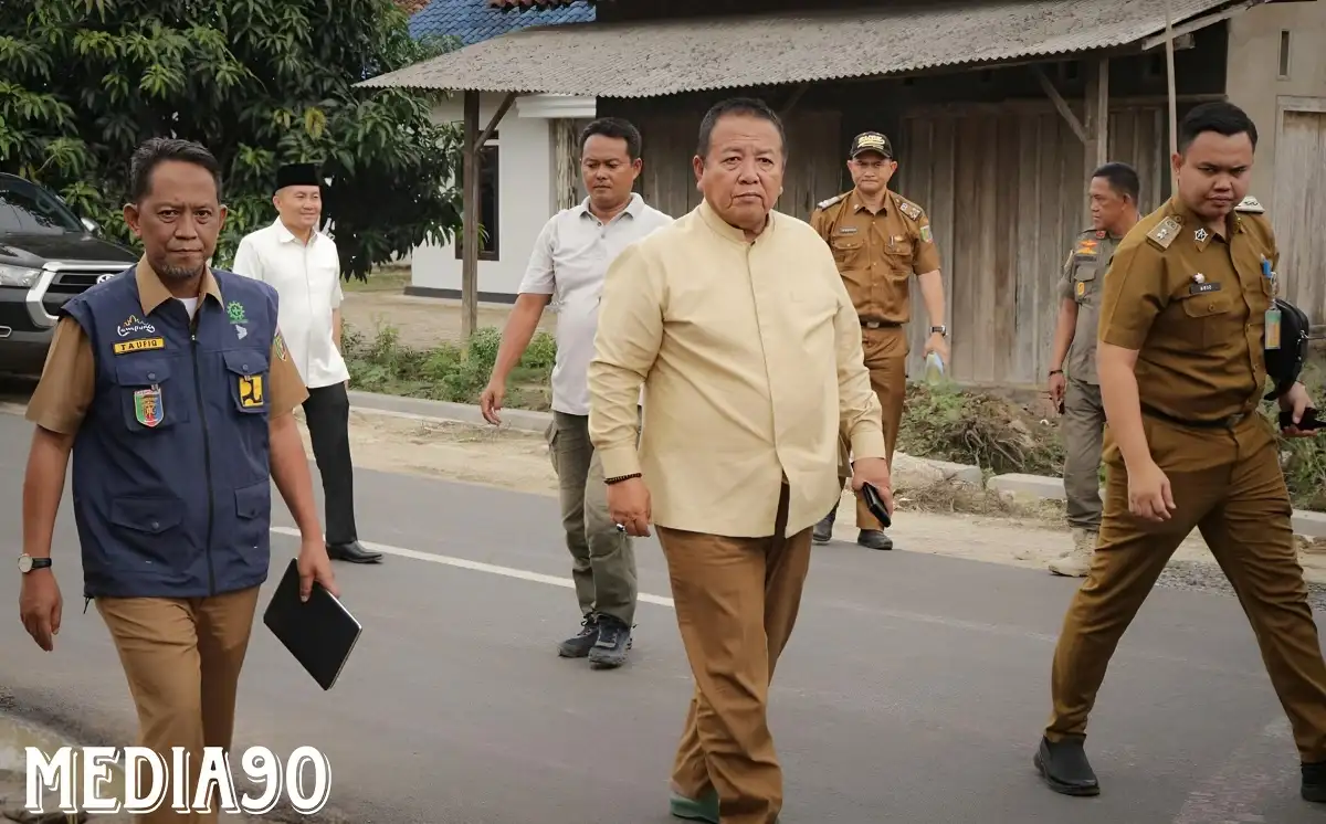 Gubernur Arinal Djunaidi Tinjau Perbaikan Jalan di Lampung Selatan