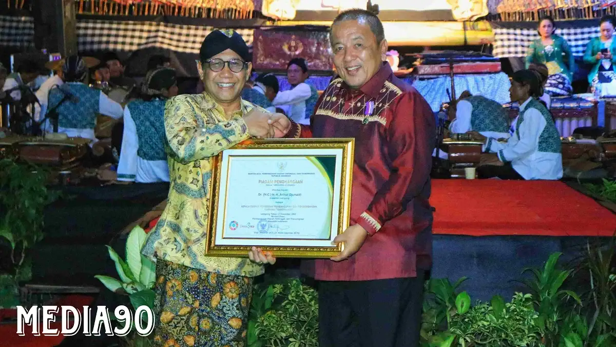 Gubernur Arinal Raih Penghargaan Kepala Daerah Penggerak Pembangunan dan Pengawasan Kawasan Transmigrasi dari Kemendes PDTT Republik Indonesia
