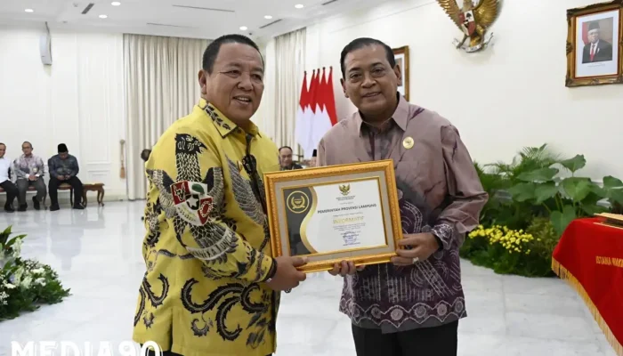 Penghargaan Keterbukaan Informasi Publik Tahun 2023 Diterima oleh Gubernur Lampung Arinal