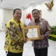 Gubernur Lampung Arinal Terima Anugerah Keterbukaan Informasi Publik Tahun 2023