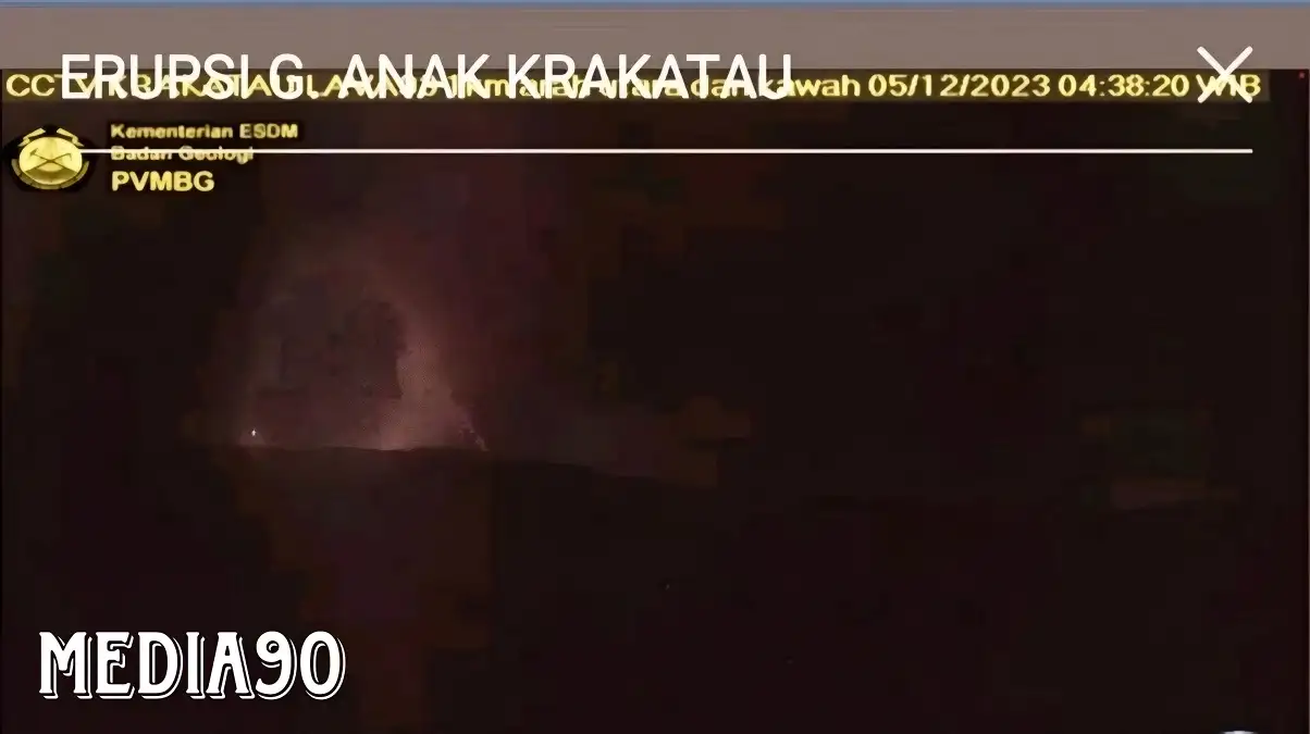 Gunung Anak Krakatau Erupsi Lagi Subuh Tadi, Tinggi Kolom Abu Capai 700 Meter