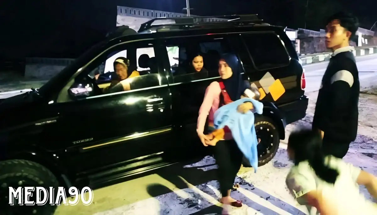 Hendak Mudik ke Tanggamus, KSKP Bakauheni Evakuasi Balita Sakit dari Kapal Ferry Elvina