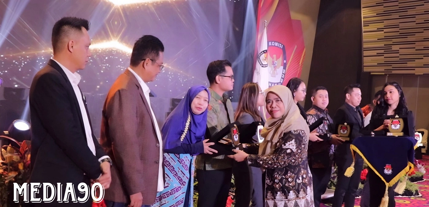 IIB Darmajaya Terima Penghargaan dari KPU Lampung